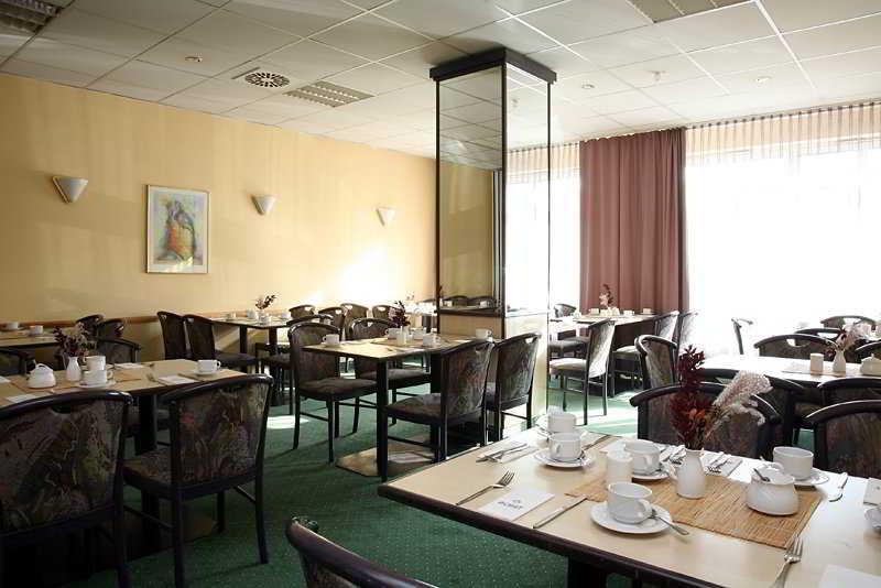 Achat Hotel קמניץ מסעדה תמונה